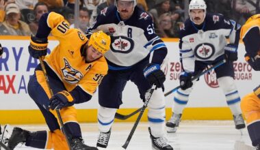 Nino Niederreiter scores twice in the Jets' 5-2 victory over the Predators