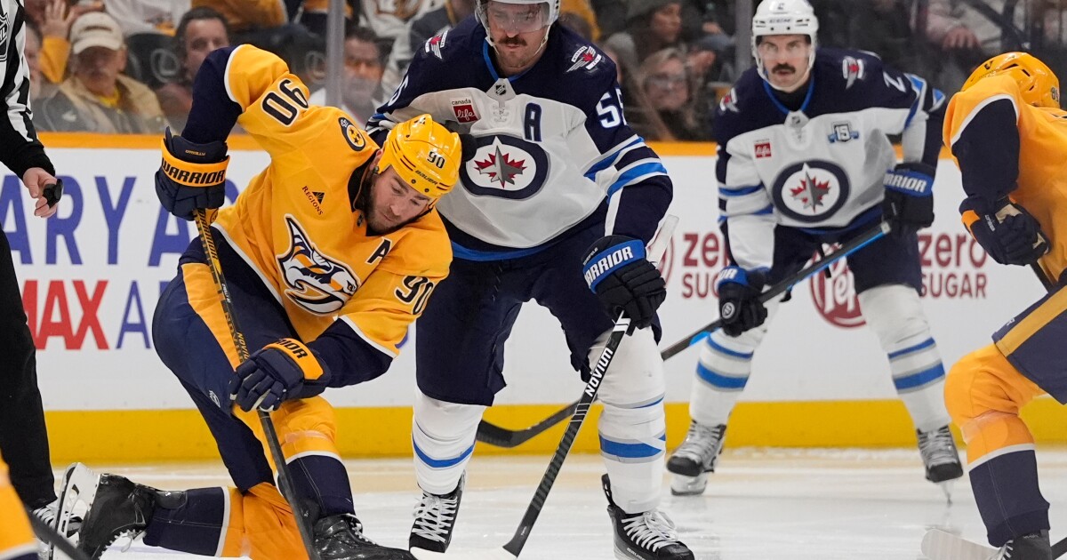 Nino Niederreiter scores twice in the Jets' 5-2 victory over the Predators