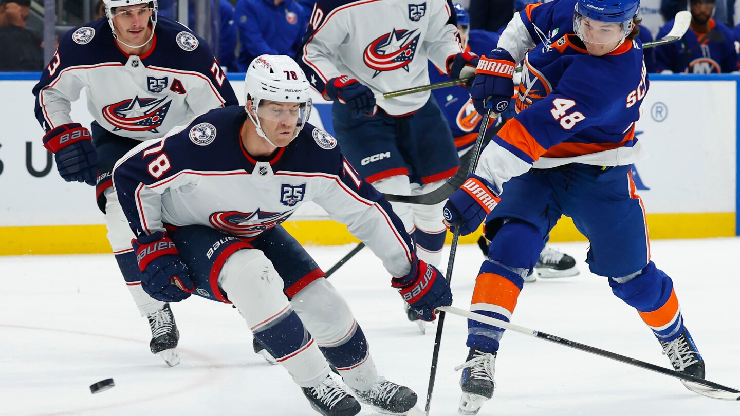 Schaefer stars as the Islanders score 2 late goals to edge Blue Jackets 3-2