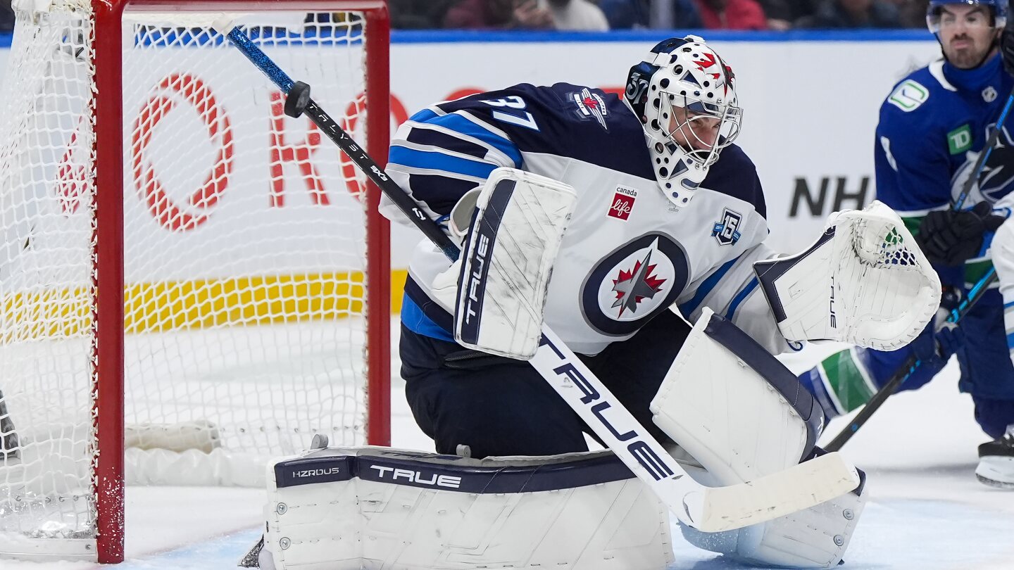 Winnipeg Jets' Connor Hellebuyck to miss 4-6 weeks after knee surgery