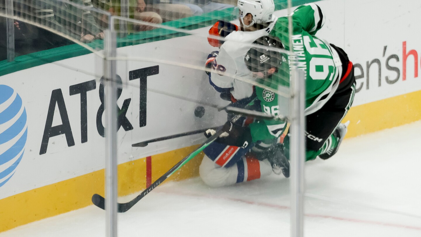 New York Islanders' Alexander Romanov out 5-6 months after shoulder surgery