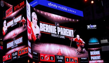 Flyers honor late former goalie great Bernie Parent