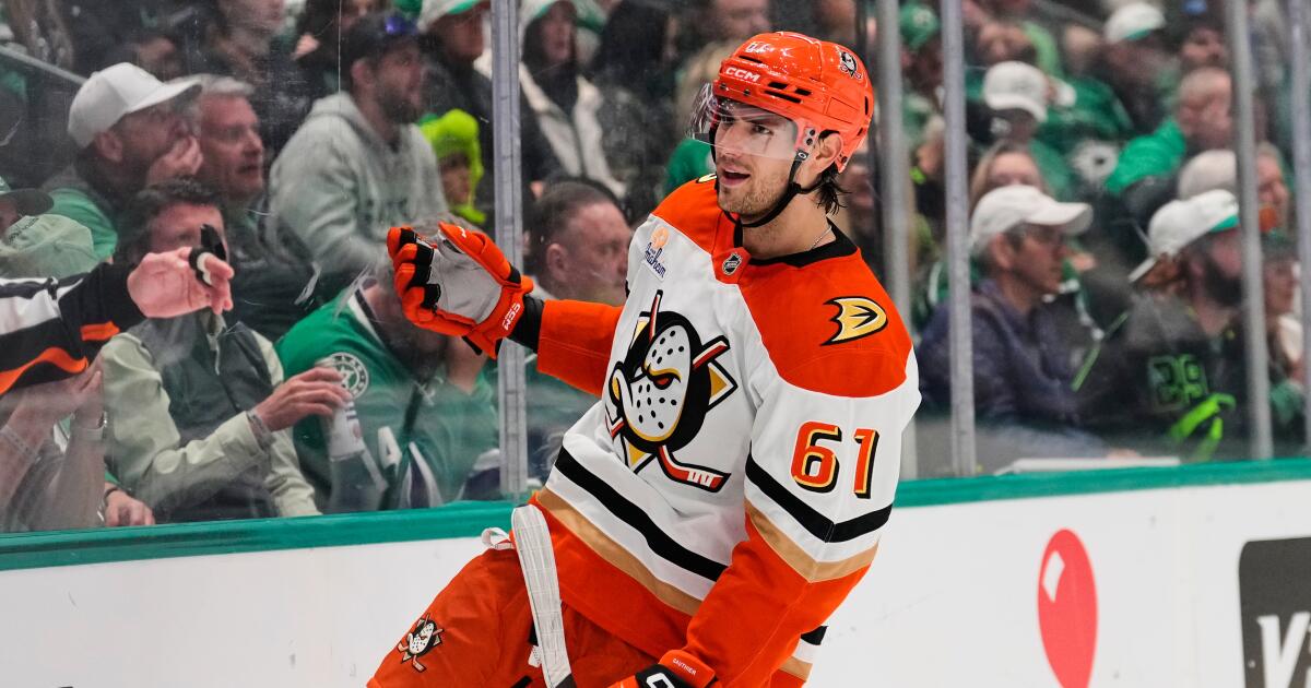 Ducks go on scoring spree to beat Stars for fifth consecutive win