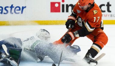 Late goals sink the Ducks against the Canucks