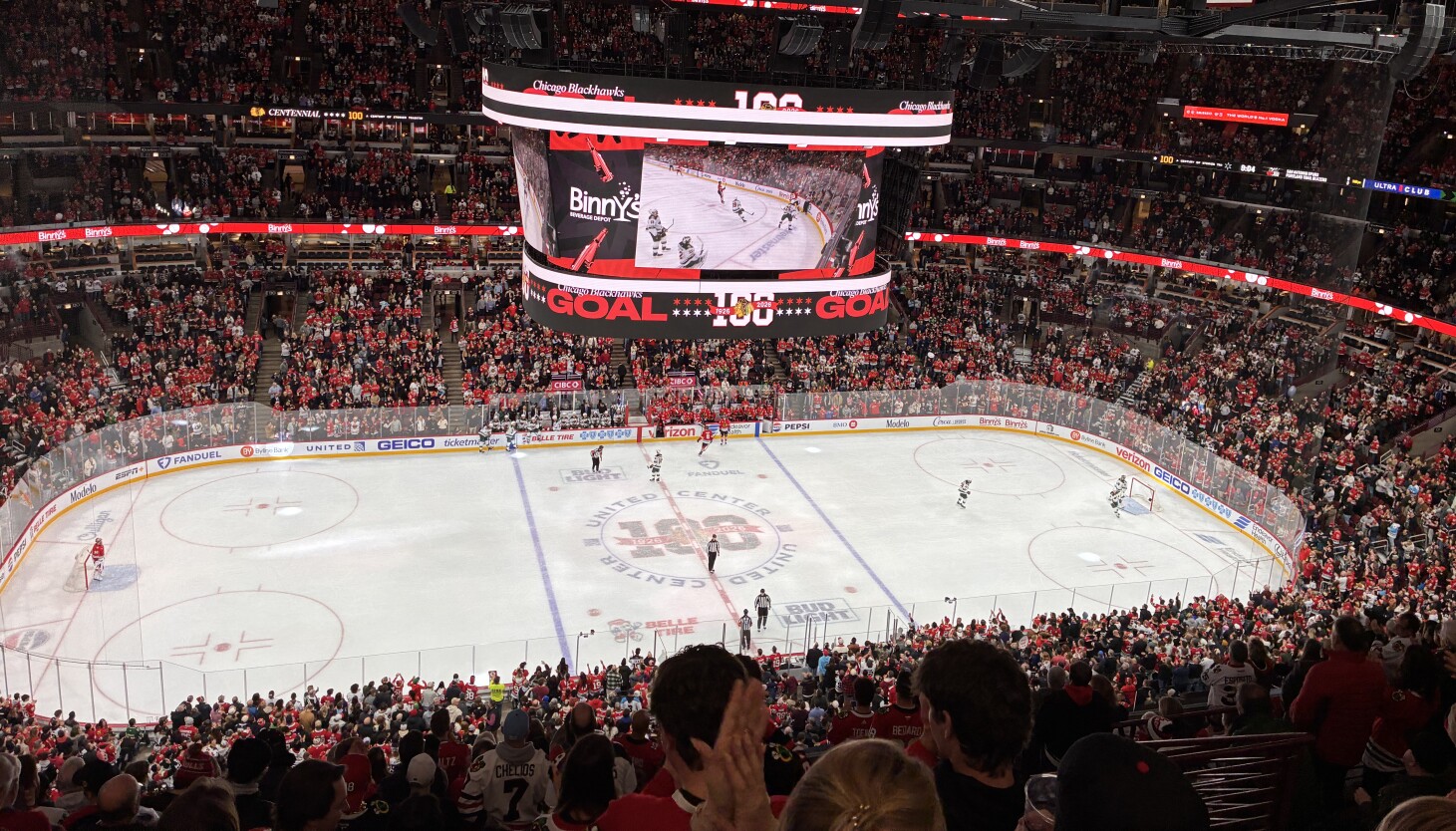 Blackhawks' lead-protection problems continue in overtime loss to Wild