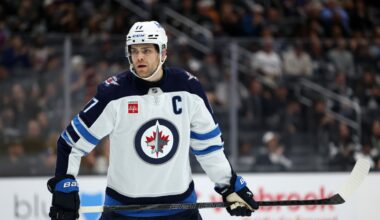Jets sign captain Adam Lowry to a five-year, $25 million contract extension