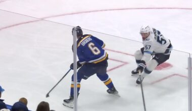 UTA@STL: Holloway puts the Blues on the board