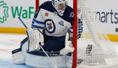 Hellebuyck to undergo minor knee procedure, out 4-6 weeks