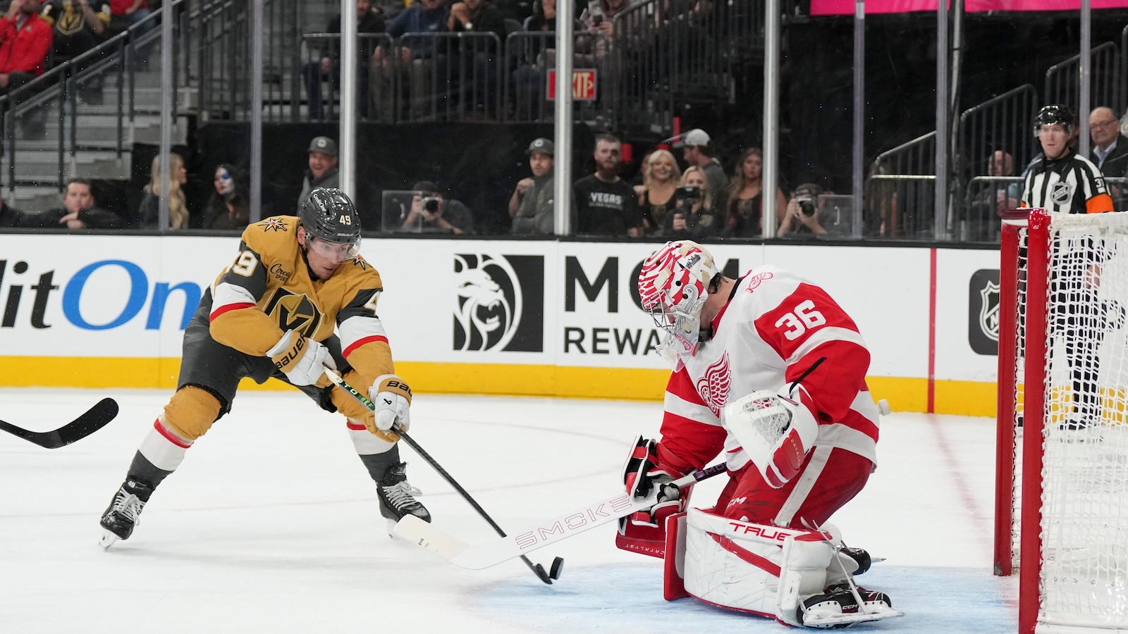 Schmid makes 24 saves, Barbashev scores in Golden Knights' 1-0 victory over Red Wings