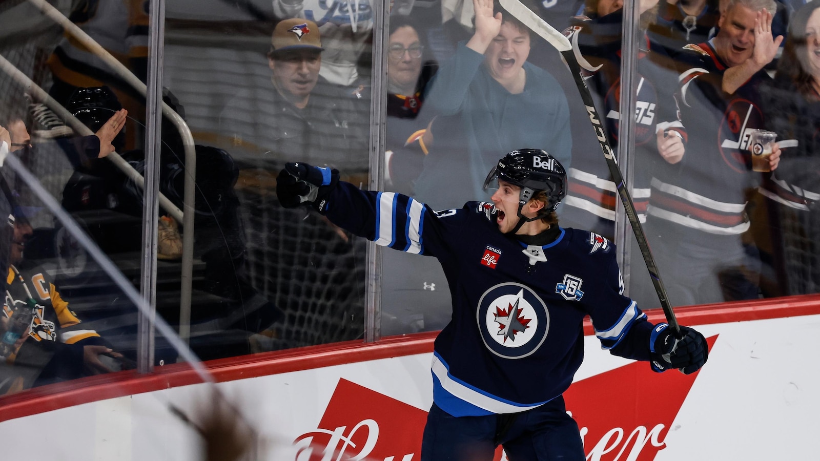 Comrie makes 28 saves, Lambert scores 1st NHL goal as Jets top Penguins 5-2