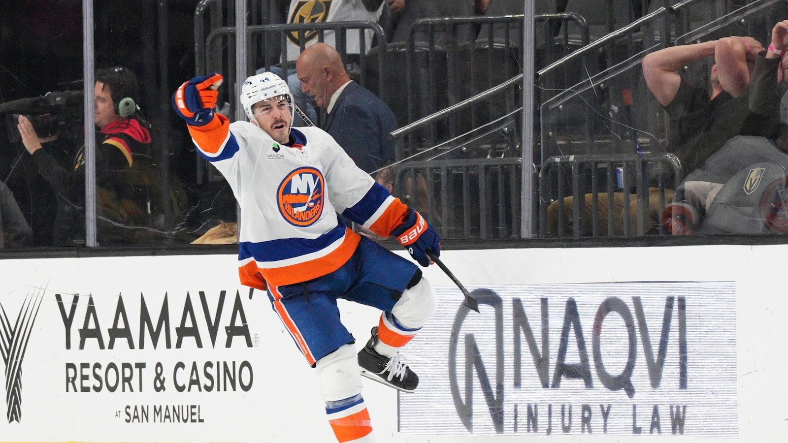Pageau scores short-handed goal in OT as Islanders beat Golden Knights 4-3