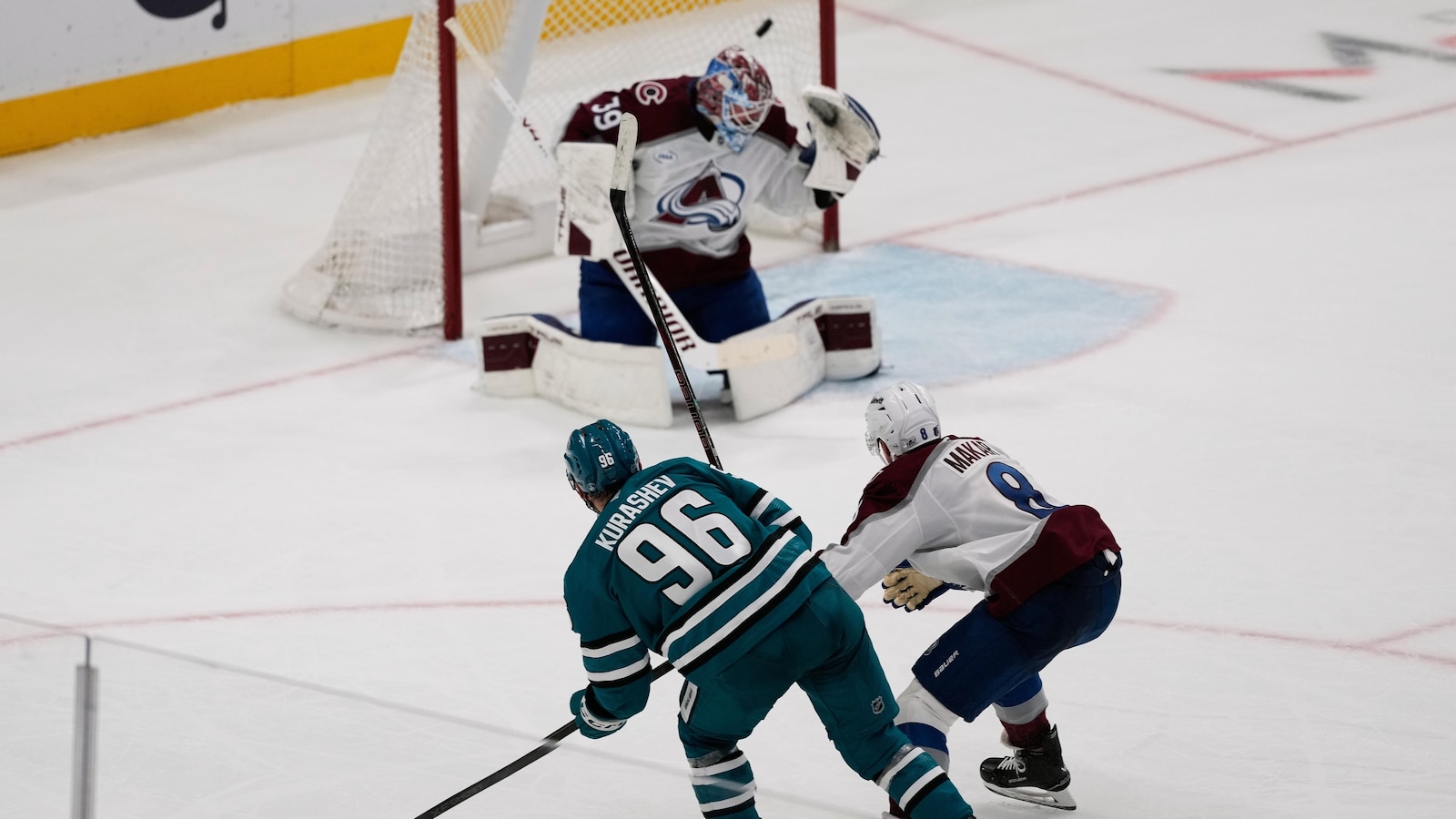 Kurashev scores 1:48 into OT, Sharks beat Avalanche 3-2