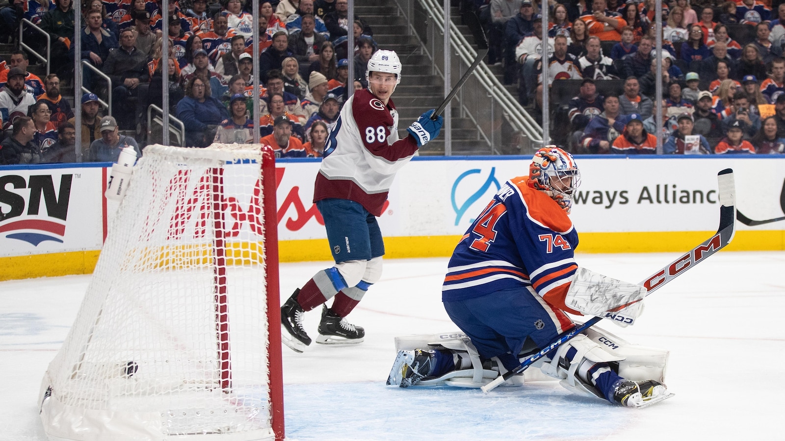 Nathan MacKinnon has 2 goals and 2 assists in the Avalanche's 9-1 romp over the Oilers