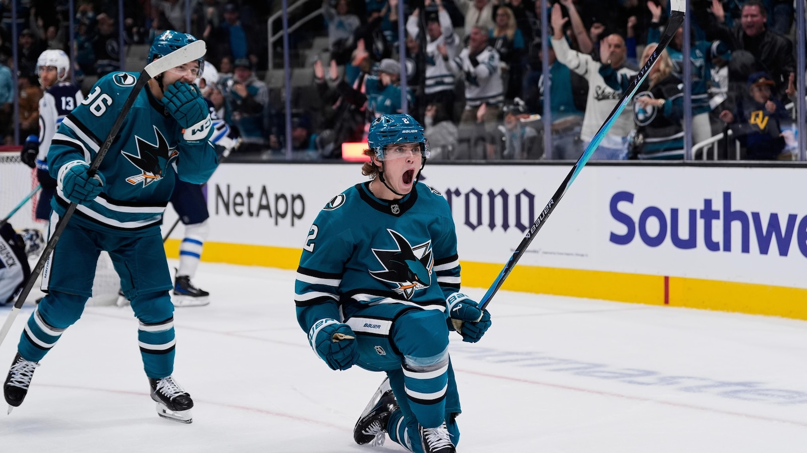 Will Smith scores tiebreaking goal late in 3rd period as Sharks beat Jets 2-1