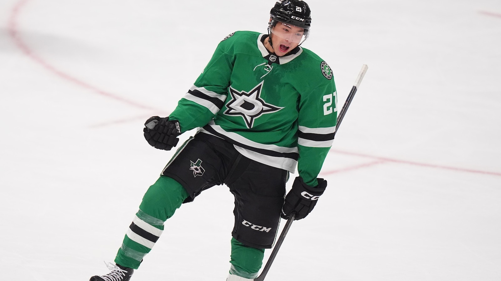 Robertson's natural hat trick leads Stars past Flyers 5-1