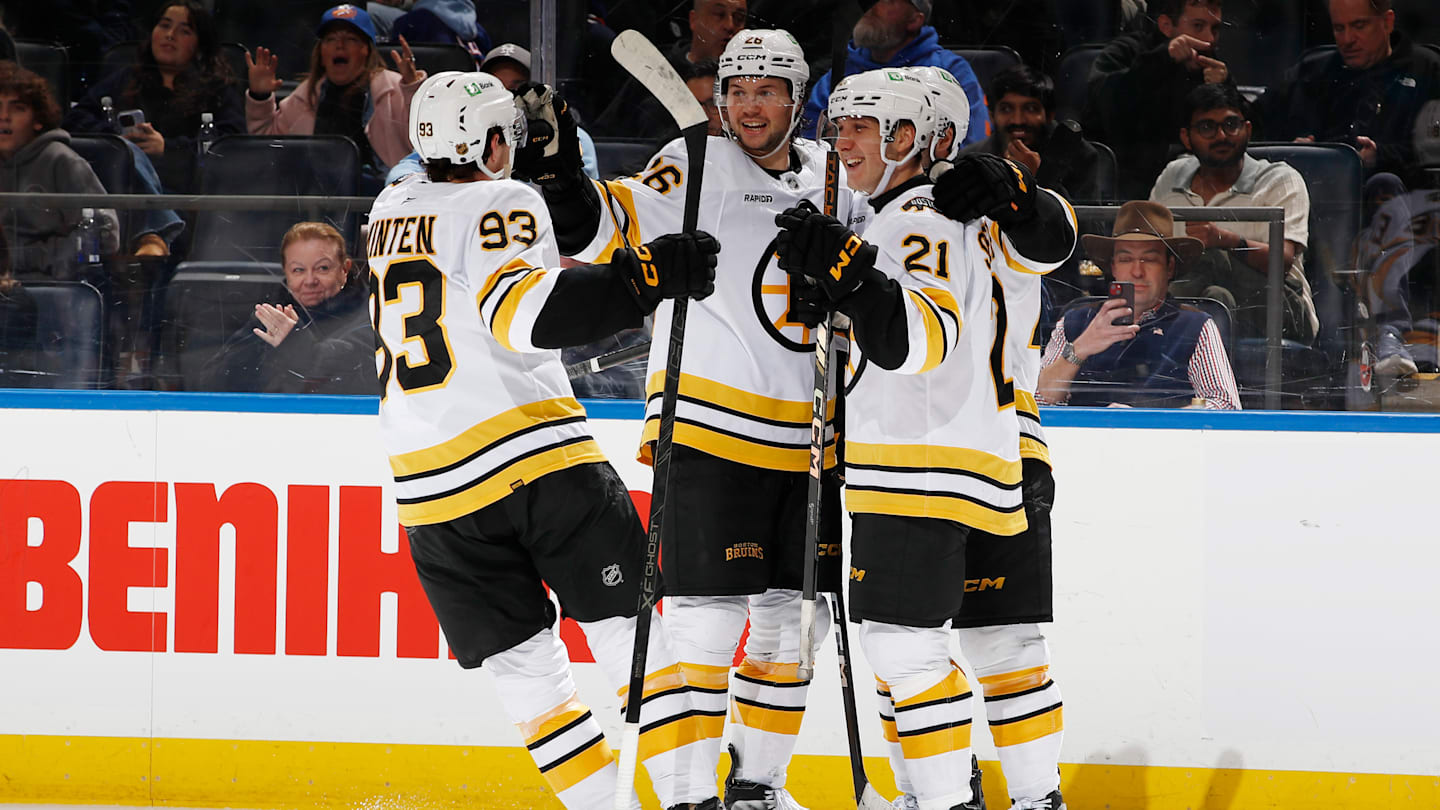 Boston Bruins v New York Islanders