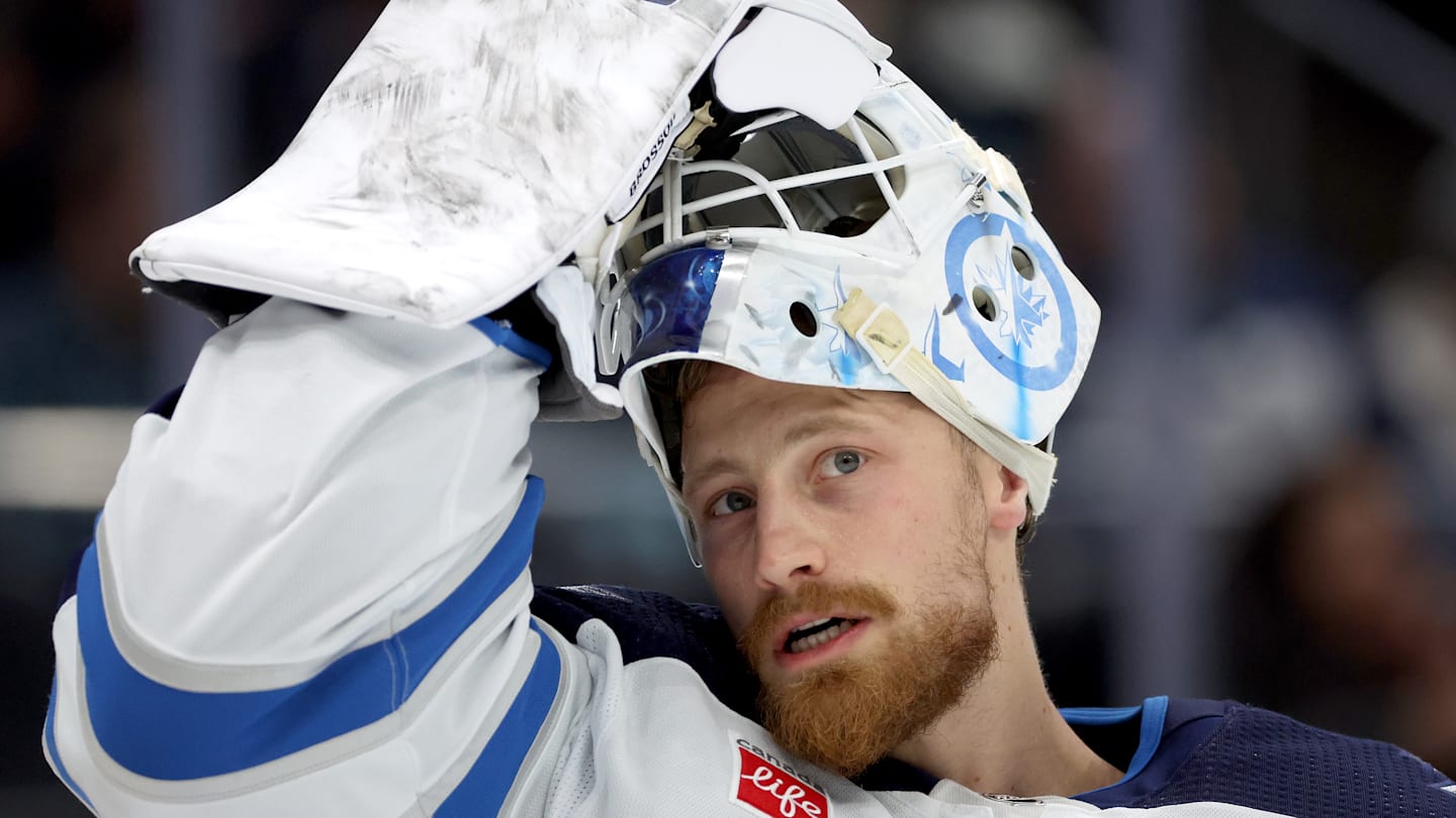 The Chicago Blackhawks could be the team to open up the trade market by moving Laurent Brossoit.