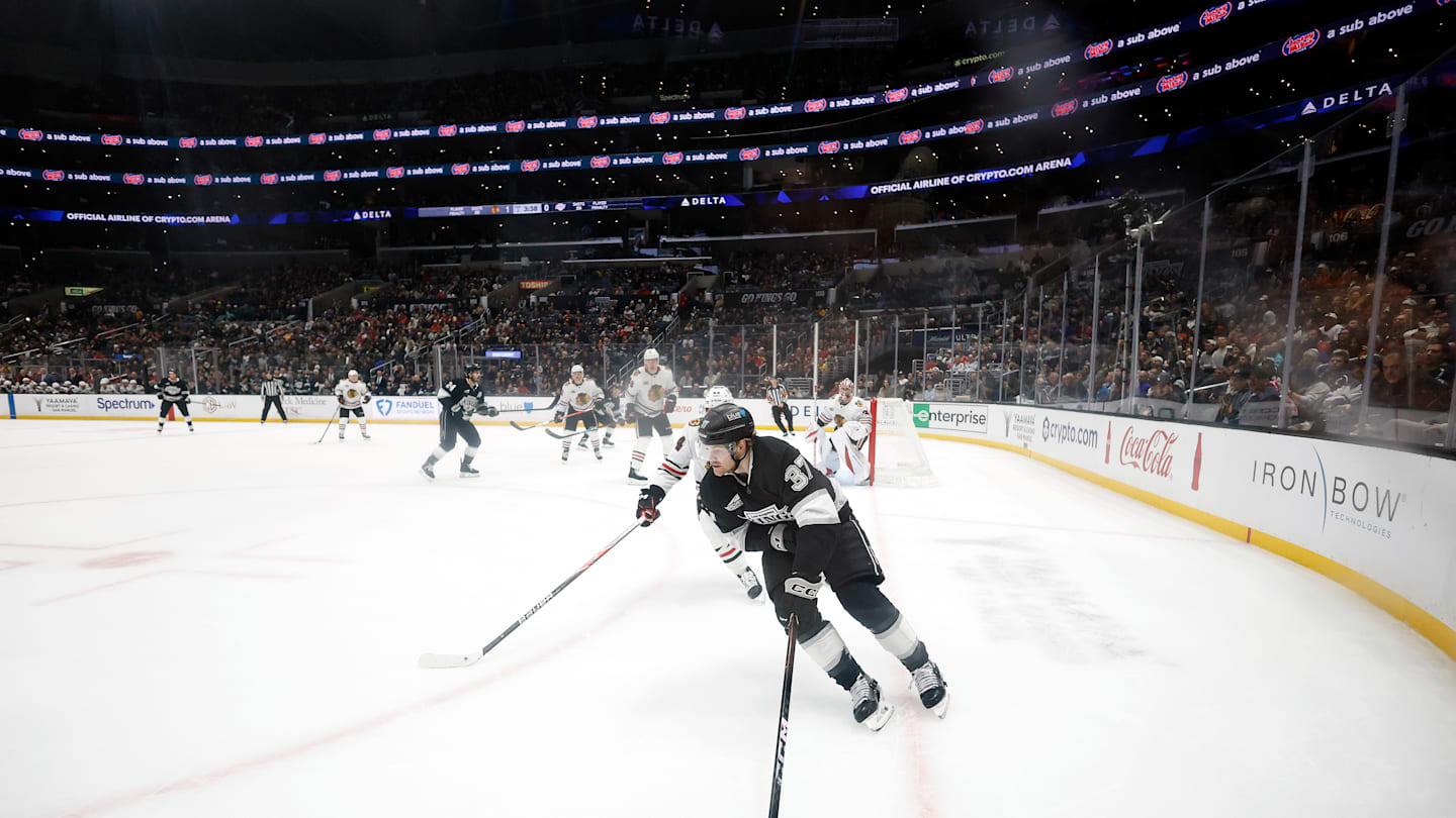 Chicago Blackhawks v Los Angeles Kings