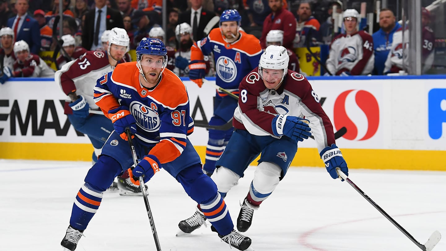 Colorado Avalanche v Edmonton Oilers