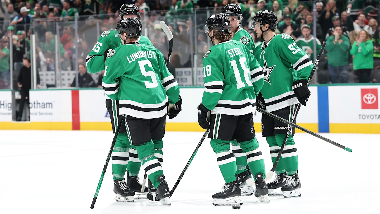 Chicago Blackhawks v Dallas Stars