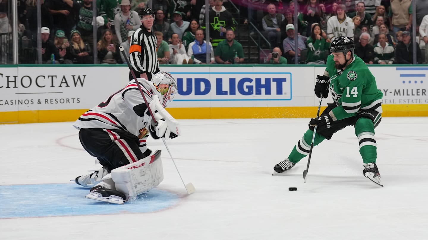 Chicago Blackhawks v Dallas Stars