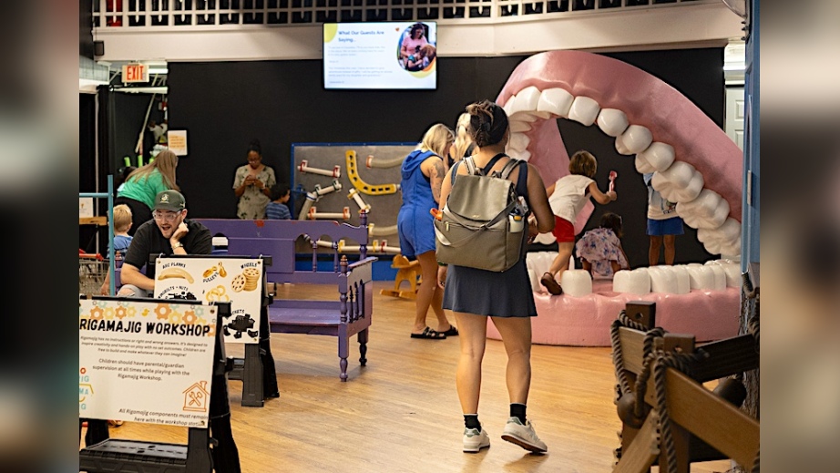 Moms watch while a child boldly climbs into a set of toothy jaws big enough to impress Stephen Spielberg. PHOTO COURTESY OF AMUSE’UM 