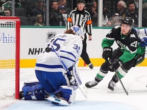Dallas Stars left winger Jason Robertson scores