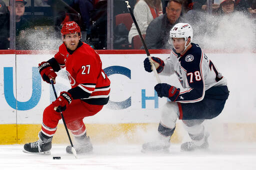 Hurricanes scored 3 goals in the third period to beat the Blue Jackets 4-1