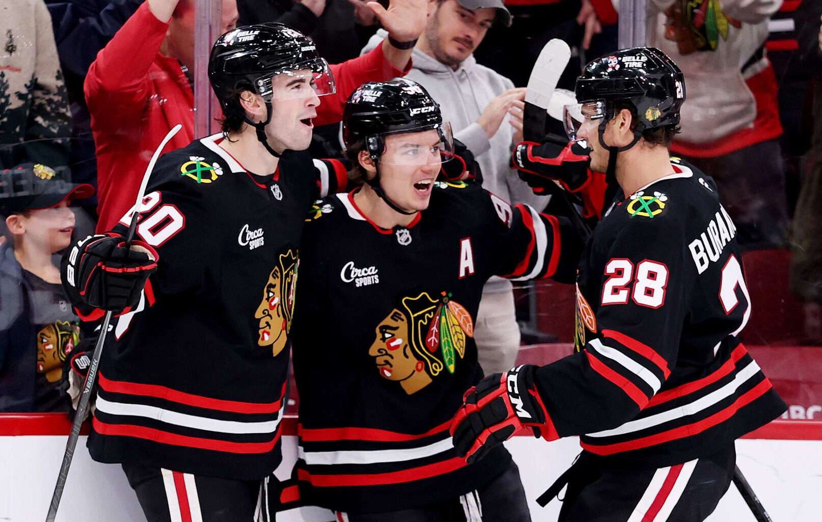 RECAP: Blackhawks score five unanswered to beat Ducks 5-3
