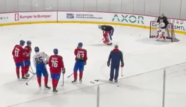 Worrying scene as Jakub Dobes leaves drill after late-practice shot in Brossard