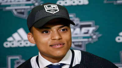 St. Louis Blues sign Akil Thomas in NHL trade with Los Angeles Kings to strengthen forward lineup and AHL prospect depth