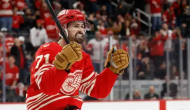 Dylan Larkin surpasses Red Wings franchise legend in historic career stat Tuesday vs. Bruins