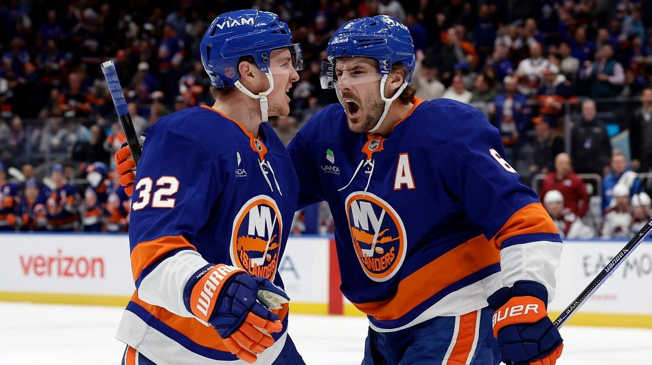 Isles put in max effort to beat NHL-best Avalanche