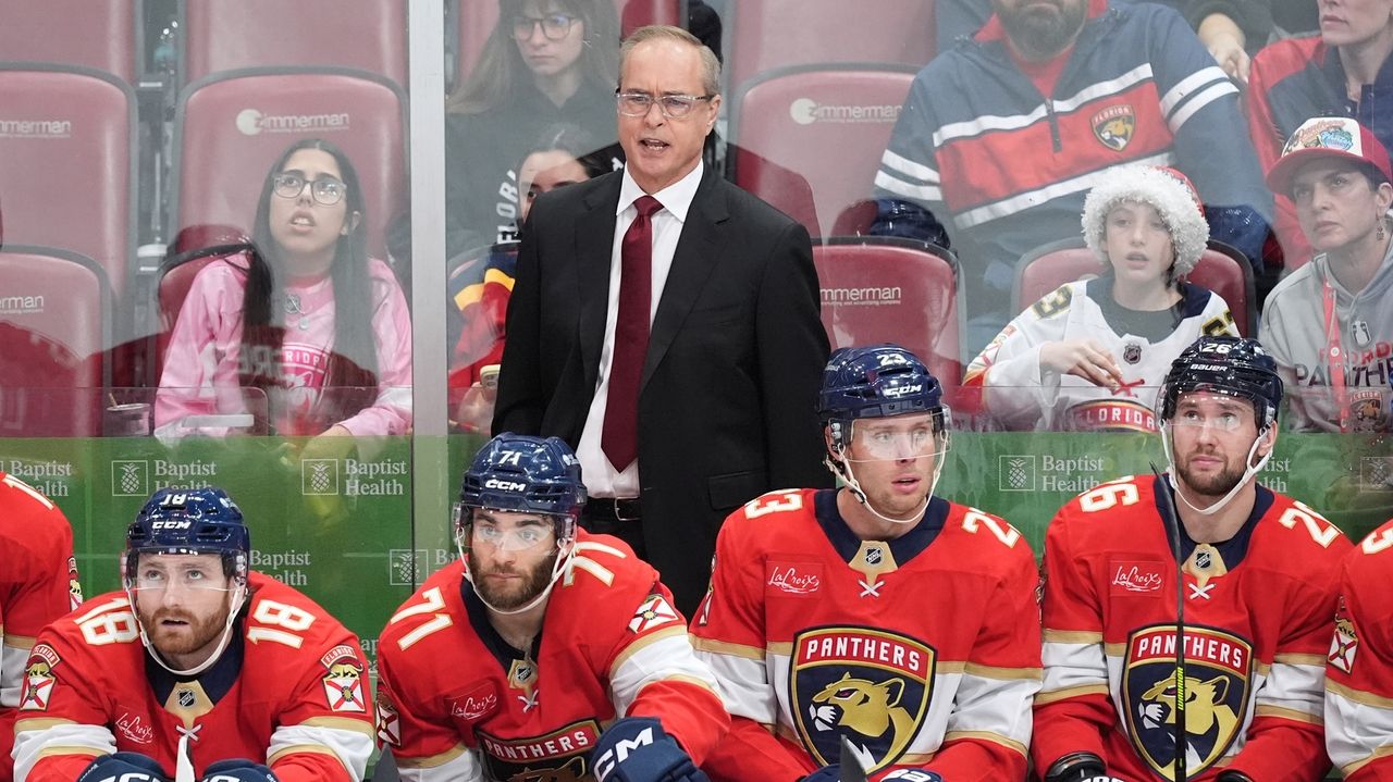 Steven Stamkos wins it in OT, Predators beat reeling Panthers 2-1