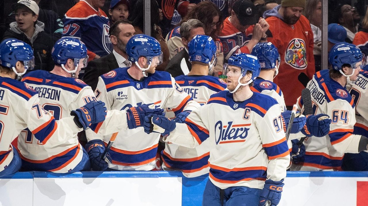 Connor McDavid has hat trick, 4 points in the Oilers' 9-4 romp over the Kraken