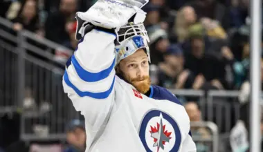 Elliotte Friedman reveals the cost to trade for Blackhawks goalie Laurent Broissoit