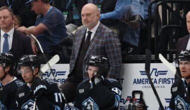 Karel Vejmelka helps Mammoth shut down Canucks