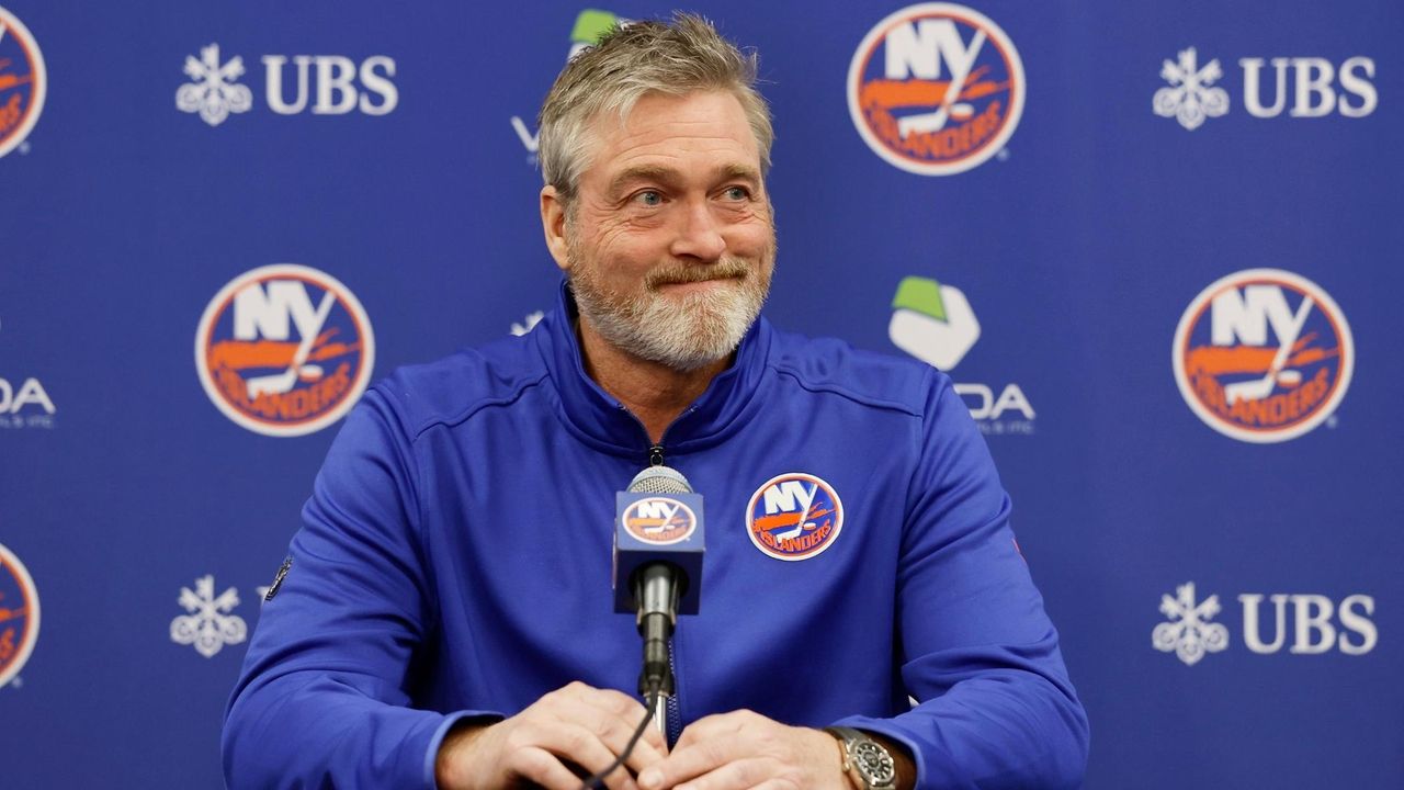 Isles' Patrick Roy joined by dad on club's father's trip: 'He loves it'