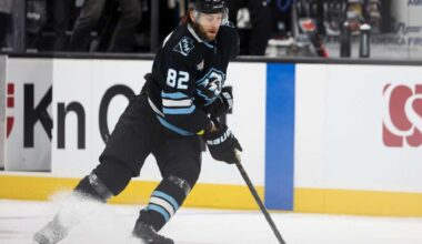 Stenlund has goal and assist as Mammoth beat Canucks 4-1