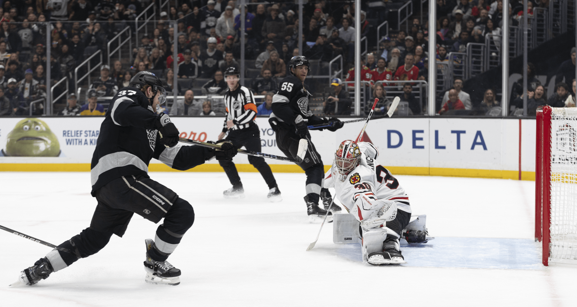 RECAP: Blackhawks dominated by Kings 6-0
