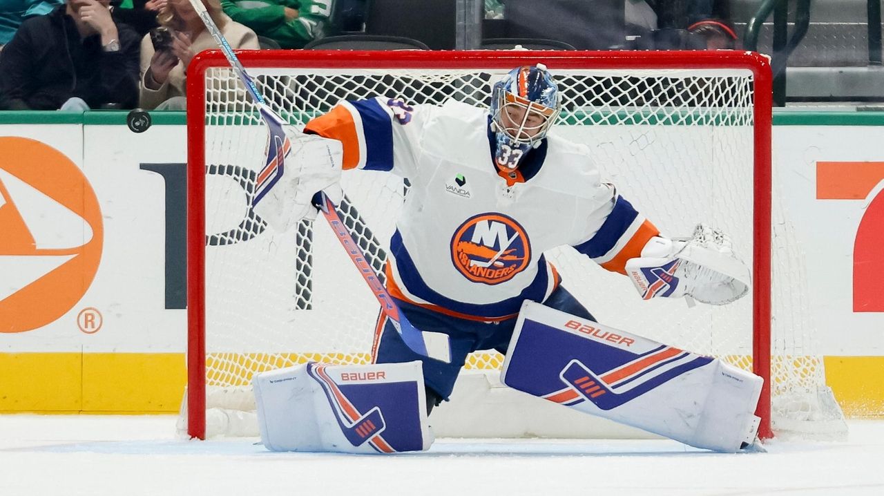 Panthers end Islanders' win streak at 3