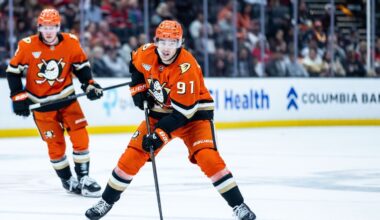 Leo Carlsson, rookie Beckett Sennecke lead first-place Ducks' 7-1 rout of road-weary Blackhawks