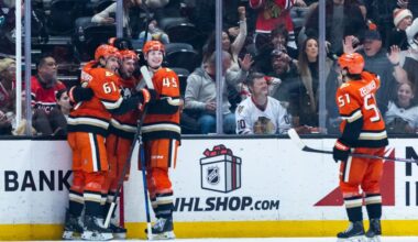 Ducks blow past Blackhawks in lopsided rout – Daily Breeze