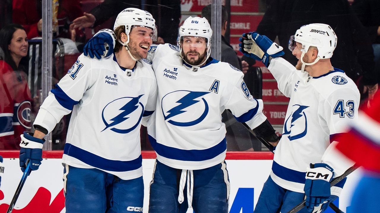 Lightning snap losing streak with dominant 6-1 win over Canadiens