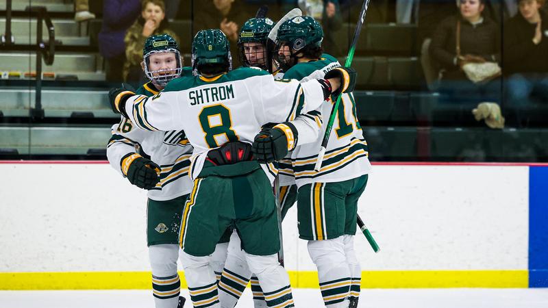 Hockey closes 2025 with a win