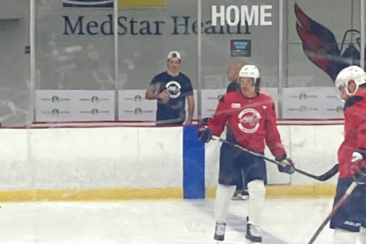 Ryan Leonard makes brief cameo at Capitals practice after injury announcement