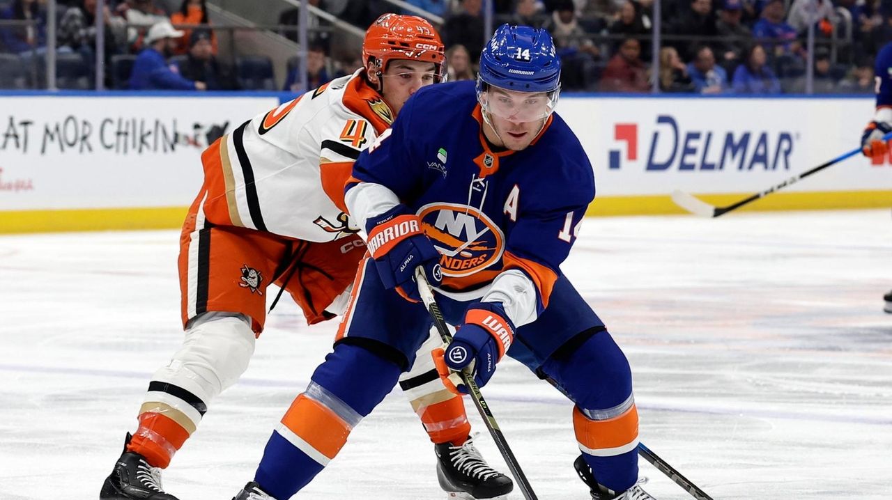 Horvat leaves Isles' win over Ducks with injury