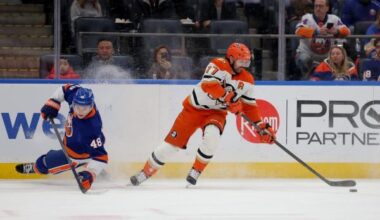 Islanders overcome key injury to take down Ducks