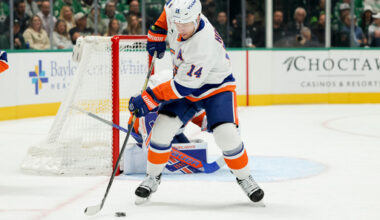 New York Islanders center Bo Horvat controls the puck during the first period of an NHL hockey game against the Dallas Stars, Tuesday, Nov. 18, 2025, in Dallas. (AP Photo/Gareth Patterson)