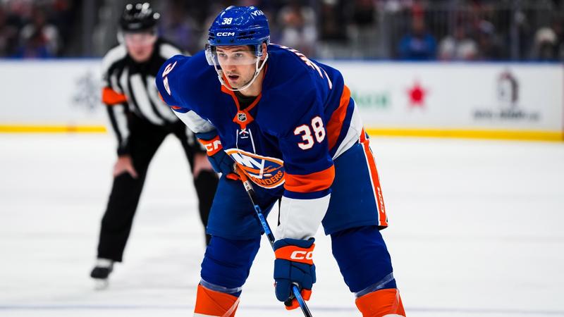 Mitchell '23 Scores First Career NHL Goal in Islanders' Win Over Ducks